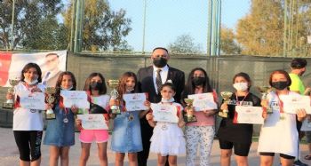23 Nisan coşkusu Toroslar'ın tenis kortlarına yansıdı