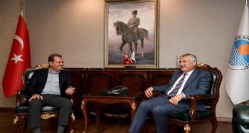 Seçer ve Karalar omuz omuza