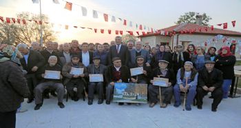 CUMHURİYETLE YAŞIT TARİHİ ‘TAŞ MEKTEP’, ESKİ ÖĞRENCİLERİYLE BULUŞTU
