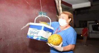 Tarsus Belediyesi, çiftçilerden aldığı 300 ton ürünü halka dağıttı