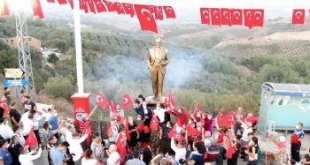 Akdeniz Belediyesinden Melemez'e Atatürk Heykeli