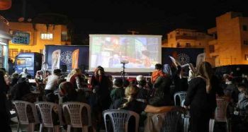 Toroslar'da çocuklar 'gezen sinema' ile tanıştı