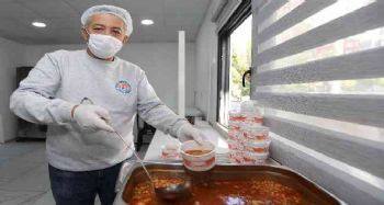 Mezitli Aşevi, her gün 350 kişinin evine yemek ulaştırıyor