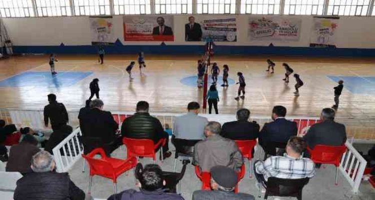 “Anadolu Yıldızlar Ligi Voleybol Grup Müsabakaları” Silifke'de başladı