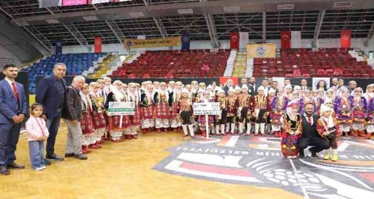 Toroslar Belediyesi Halk Oyunları ekibi, yine şampiyon