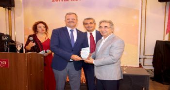 KENT RADYO’DAN SABRİ TEKLİ’YE ÖDÜL
