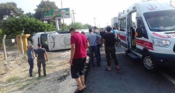 Kamyon yolcu minibüsüne çarptı: 14 yaralı