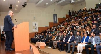 İŞ DÜNYASI ÜNİVERSİTELİ GENÇLERLE BULUŞUYOR