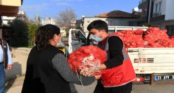 Yenişehir Belediyesi 150 ton soğan dağıttı
