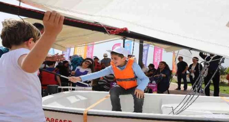Otizmli çocuklar yelken ve deniz keyfi yaşadı