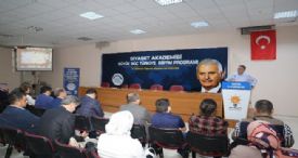 AK PARTİ SİYASET AKADEMİSİ DERSLERİ DEVAM EDİYOR