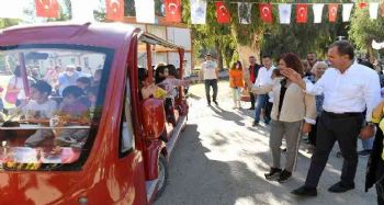 Seçer, Tarsus Gençlik Kampında 'Halk Günü' etkinliğine katıldı