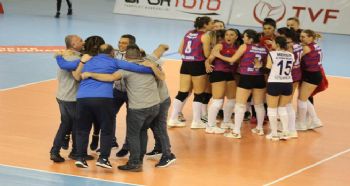 BÜYÜKŞEHİR KADIN VOLEYBOL TAKIMI PLAY-OFF’U GARANTİLEDİ