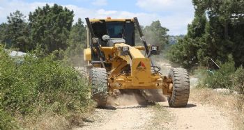 Erdemli'de kış aylarında bozulan bahçe yolları onarılıyor