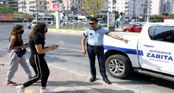 Zabıta ekipleri YKS'ye yetişmeye çalışan öğrencilerin imdadına koştu