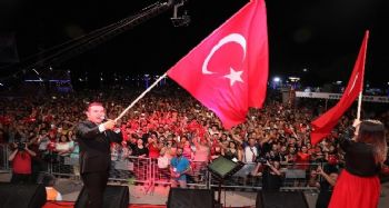 MERSİN’DE FERHAT GÖÇER KONSERİ