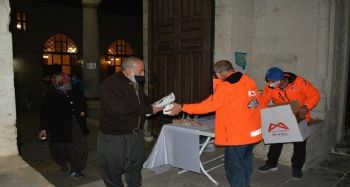 Regaip Kandilinde 6 bin 750 kandil simidi dağıtıldı