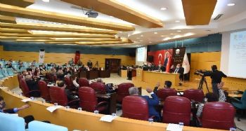 Bozdoğan'dan yatırımcılara çağrı: “Gerekirse önlerine halı bile sererim”