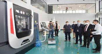 Valis Su, model fabrika ve inovasyon merkezinde incelemelerde bulundu