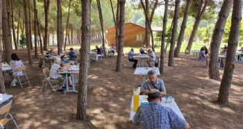 Emekliler, Tarsus Gençlik Kampında stres attı