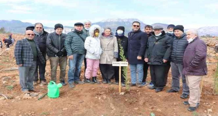 Mersin'de Covid-19 kurbanı sağlık çalışanları anısına fidan dikildi