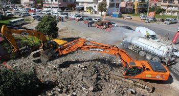 Toroslar'da yol genişletme çalışmaları sürüyor
