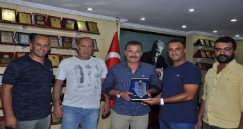 MESK’TEN BAŞKAN TUNA’YA TEŞEKKÜR PLAKETİ
