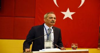Başkan Bozdoğan'dan ‘Evlerinizi, iş yerlerinizi bayraklarla donatın' çağrısı
