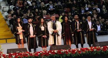 TOROS ÜNİVERSİTESİ'NDE MEZUNİYET COŞKUSU