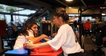 Mersinli kadın sporcu, bileğinin gücüne güveniyor