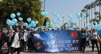 OTİZMLİ ÇOCUKLAR İÇİN "MAVİ BALONLU" YÜRÜYÜŞ