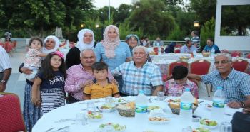 ERDEMLİ’DE HACI ADAYLARI YEMEKTE BULUŞTU