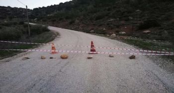 Mersin'de aşırı yağıştan 11 mahalle yolunda heyelan meydana geldi