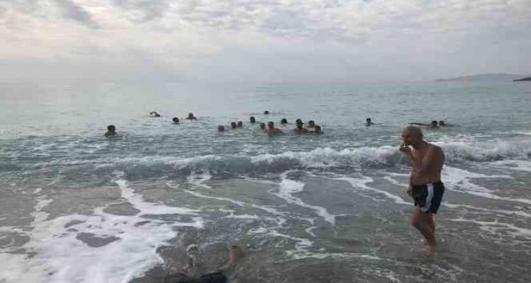 Mersin'de yılın ilk günü denize girme etkinliği bu yılda devam etti