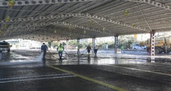 Erdemli'de pazar yerleri dezenfekte edildi