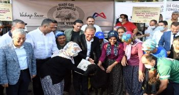 Büyükşehir Belediyesi, Musalı'da üreticiye koyun, keçi ve yem dağıttı