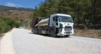 Mersin’in kırsal kesimlerinde yol çalışmaları sürüyor