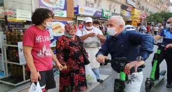 Başkan Gültak, scooterla kent turu attı