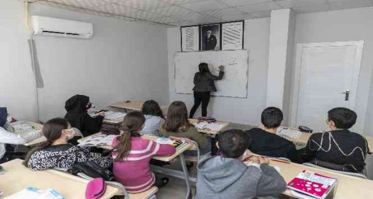 Mersin'de kurs merkezleri ara tatilde de eğitime devam etti