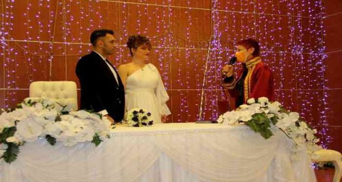 Mersinli nikah memuru, tavsiyeleriyle fenomen oldu