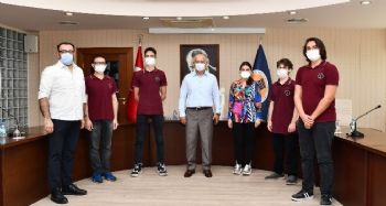 TEKNOFEST 2020'derece alan öğrenciler Rektör Çamsarı'yı ziyaret etti