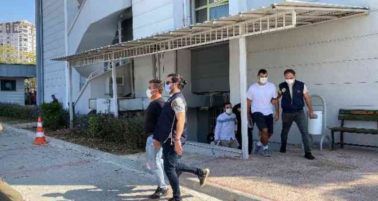 Mersin'de PKK operasyonunda gözaltına alınan belediye çalışanları adliyeye sevk edildi