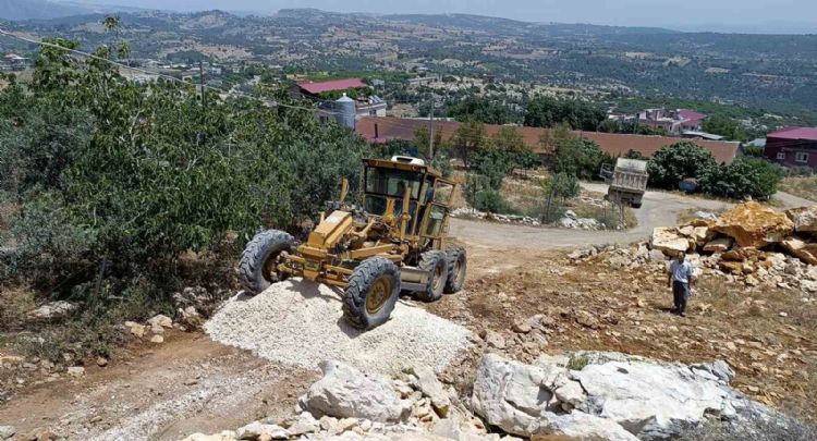 Tarsus’ta köy yolları yenileniyor