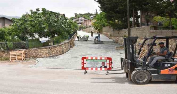 Toroslar’ın mahallelerinde alt yapı çalışmaları sürüyor