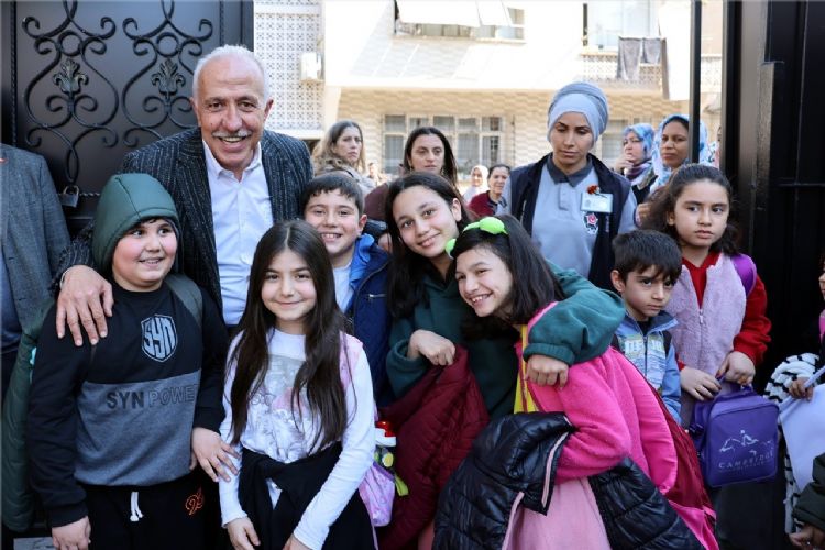 Başkan Gültak: "Hizmet ve projelerimizi artırarak sürdüreceğiz, en az bin yeni konut sözü veriyoruz"