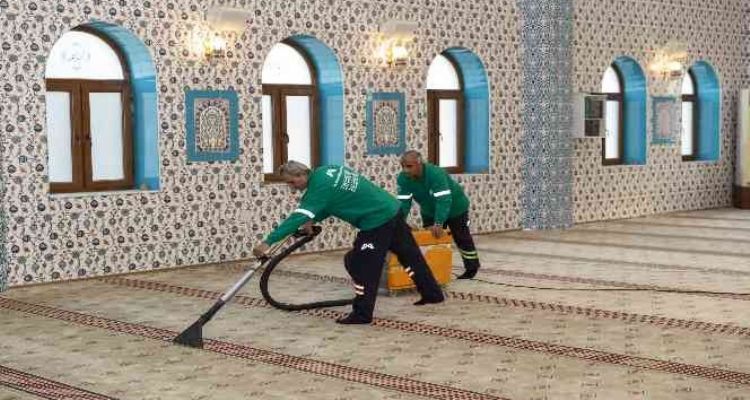 Mersin'de ibadethaneler temizleniyor