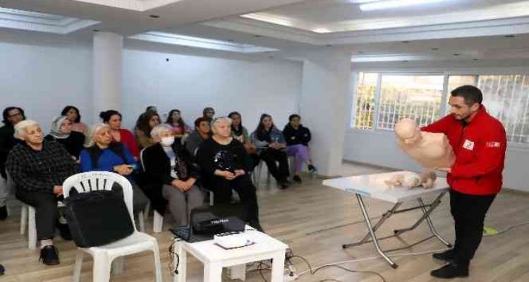 Akdeniz'de mahalle sakinlerine ilkyardım eğitimi