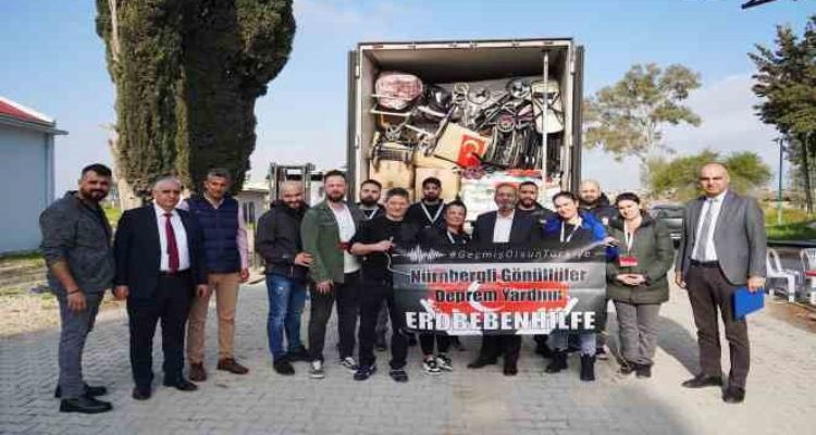 Almanya'daki gönüllülerden depremzedeler için 2 yardım tırı