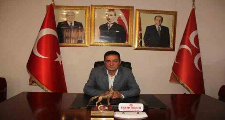 Mersin'de MHP afişlerine saldırı