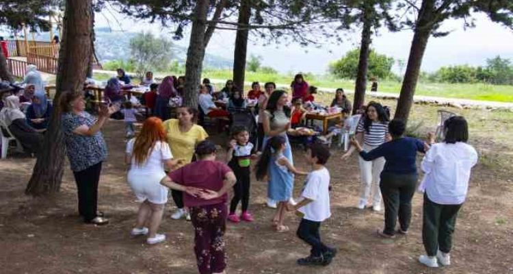 Mersin'deki depremzedeler piknik etkinliğinde moral buldu